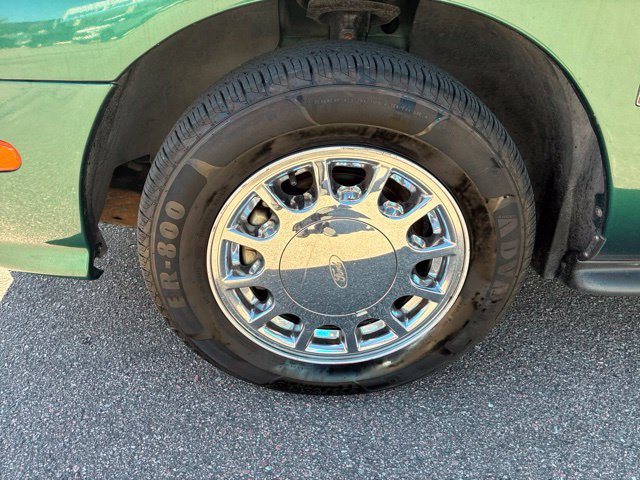 Used 1999 Ford Taurus SE FWD image 9