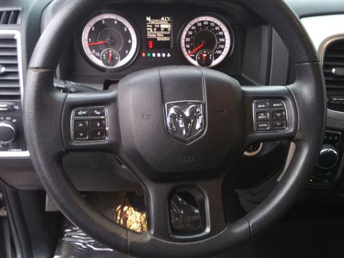 Used 2018 RAM 1500 Classic SLT image 11