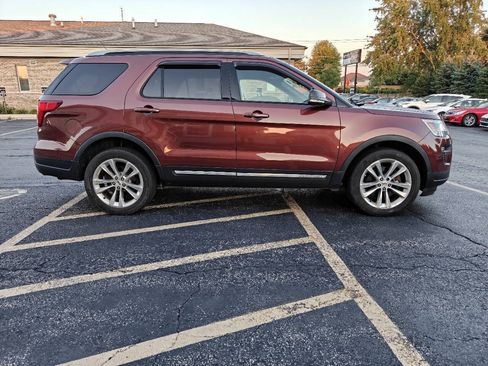Used 2018 Ford Explorer XLT w/ Equipment Group 202A AWD/4WD image 6