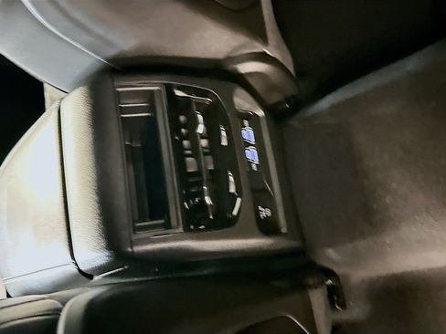 Used 2025 Jeep Grand Cherokee Altitude AWD/4WD image 27