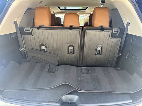 Used 2023 Nissan Pathfinder Platinum w/ Cargo Package AWD/4WD image 7