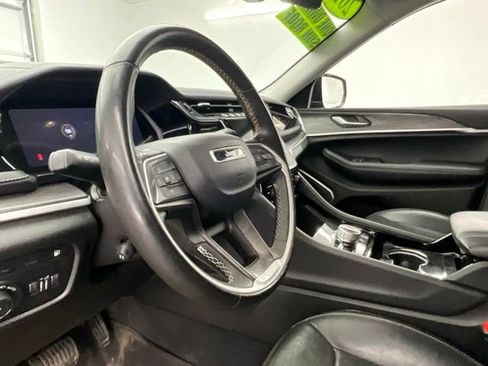 Used 2023 Jeep Grand Cherokee 4WD 4xe w/ Luxury Tech Group II image 17