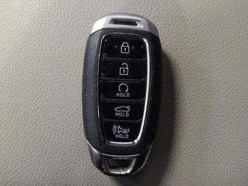 Used 2023 Hyundai Elantra Limited FWD image 32