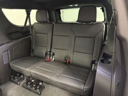 Used 2025 Chevrolet Suburban High Country image 19