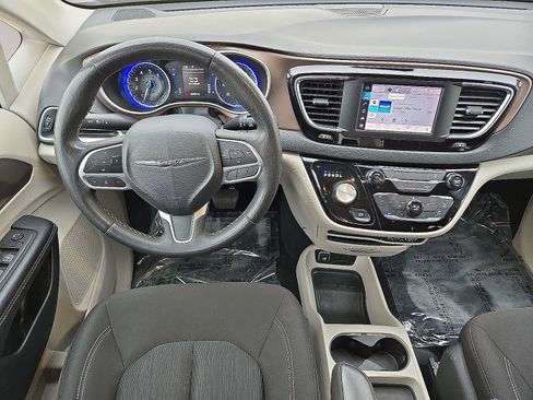 Used 2024 Chrysler Voyager LX FWD image 18
