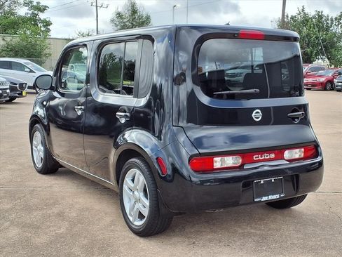 Used 2011 Nissan Cube 1.8 SL w/ Interior Illumination Pkg FWD image 2