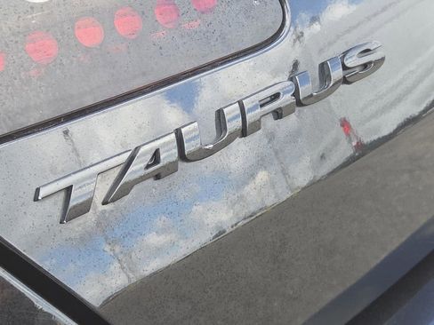 Used 2014 Ford Taurus SE FWD image 29