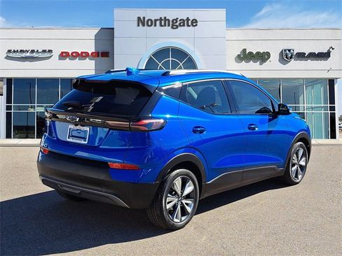 Used 2022 Chevrolet Bolt EUV LT w/ Convenience Package image 4