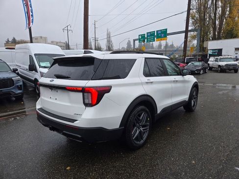 New 2026 Ford Explorer ST-Line w/ ST-Line Street Pack image 5