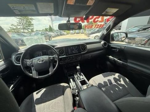Used 2017 Toyota Tacoma TRD Sport w/ Tow Package (A/T) AWD/4WD image 7