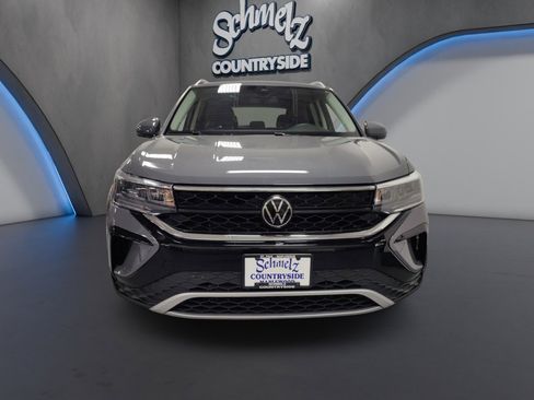 Used 2024 Volkswagen Taos SE AWD/4WD image 3