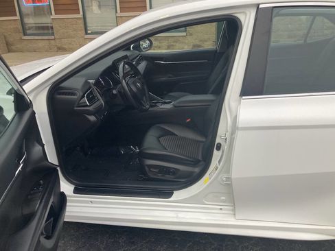 Used 2022 Toyota Camry SE image 10