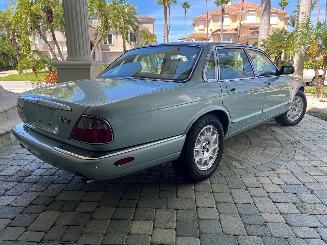 Used 2003 Jaguar XJ8 RWD image 4