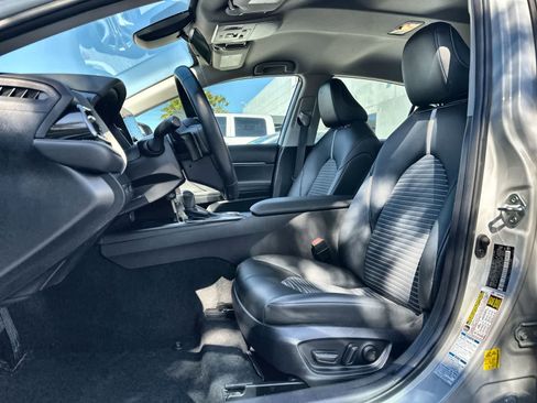 Used 2023 Toyota Camry SE image 3