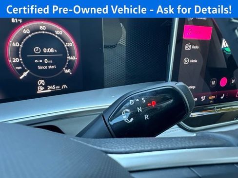 Certified 2025 Volkswagen Tiguan SE w/ Panoramic Sunroof Package AWD/4WD image 16