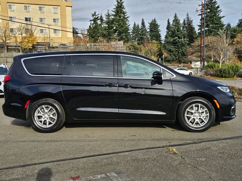 New 2026 Chrysler Pacifica Select image 10