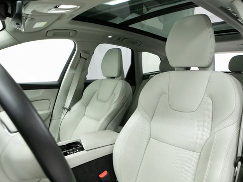 Used 2024 Volvo XC60 B5 Ultimate image 5