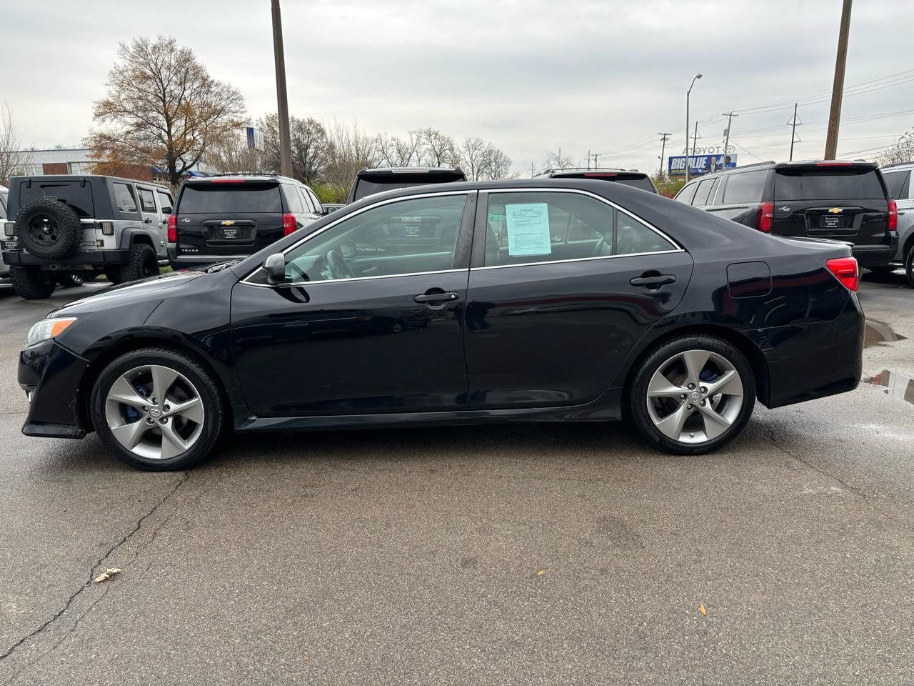Used 2014 Toyota Camry SE FWD image 6