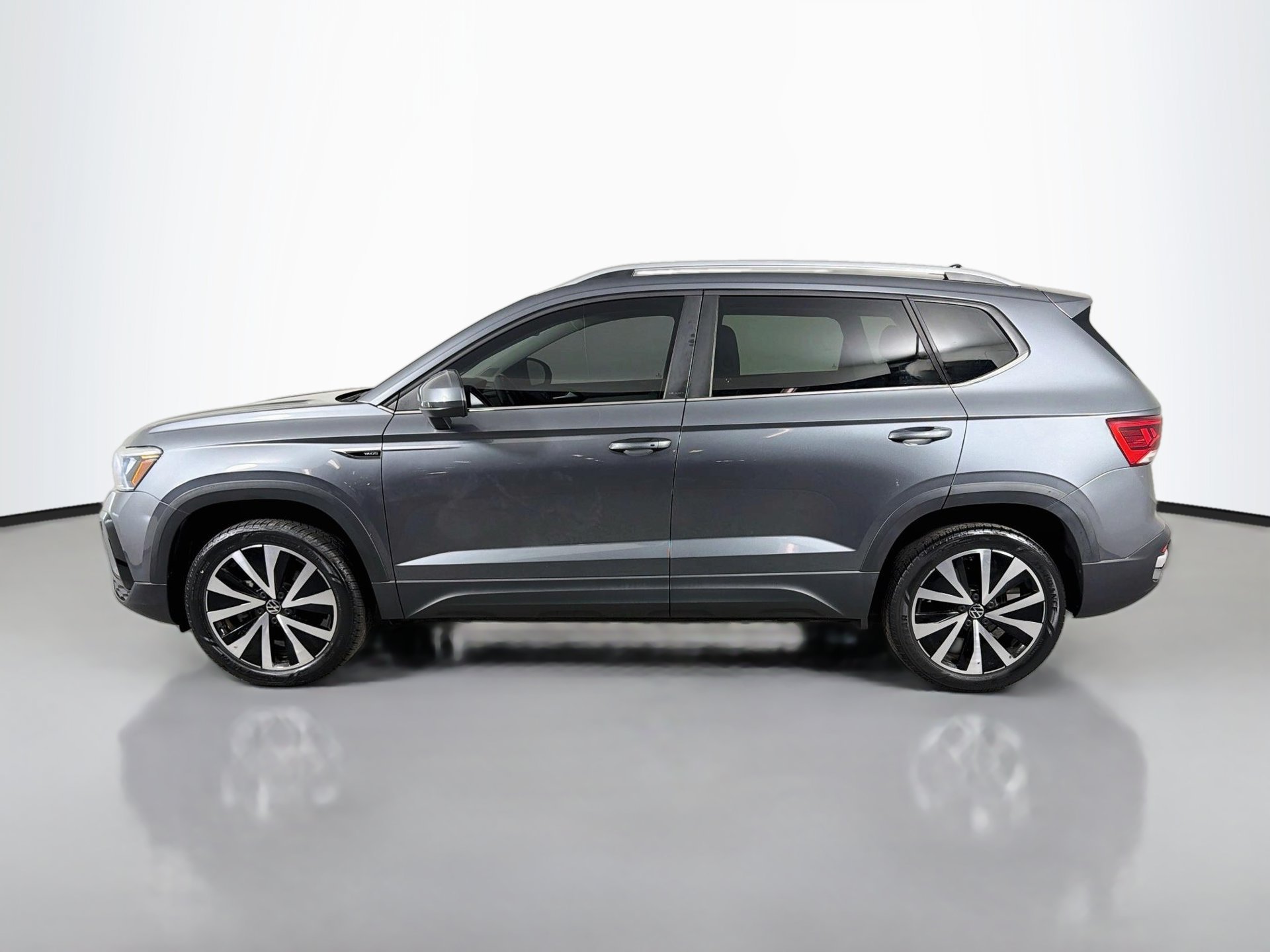 Certified 2023 Volkswagen Taos SE FWD image 8