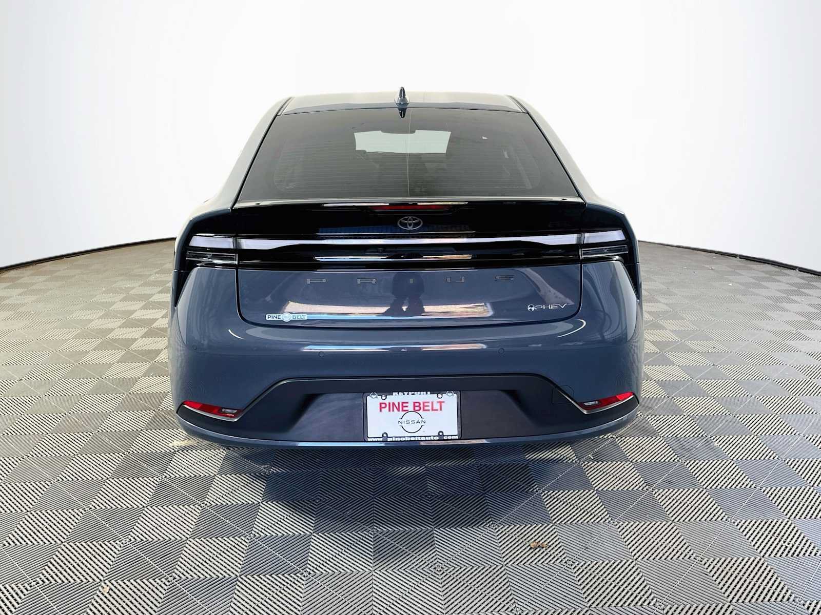 Used 2025 Toyota Prius Plug-In Hybrid FWD image 5