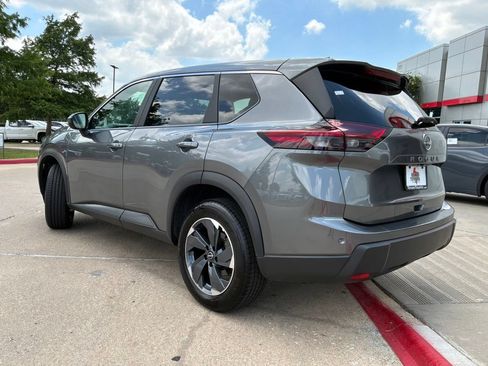 Used 2025 Nissan Rogue SV FWD image 8