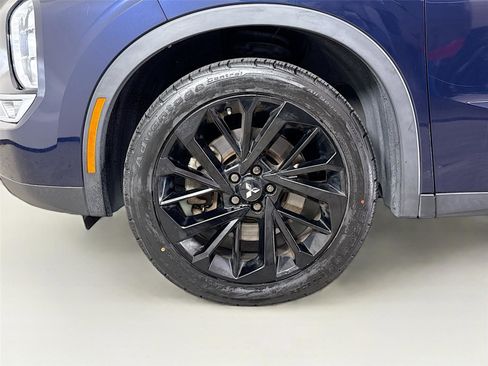 Used 2022 Mitsubishi Outlander SE image 12