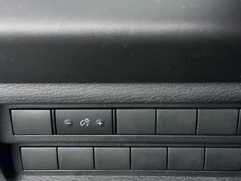 Used 2024 Mitsubishi Outlander SE image 17