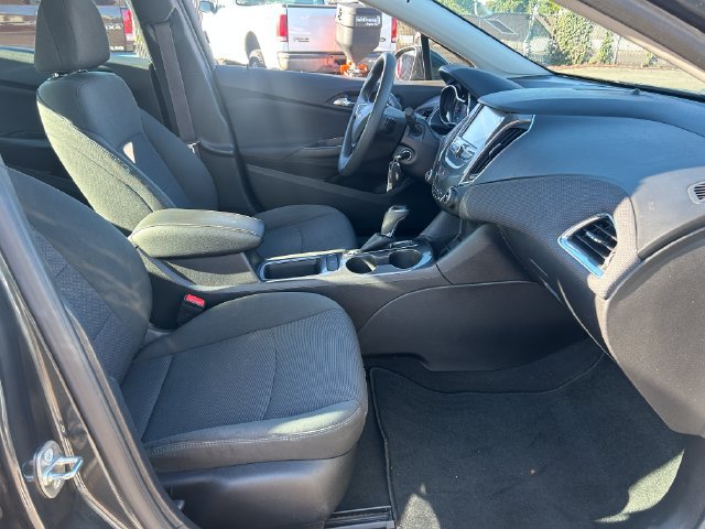Used 2017 Chevrolet Cruze LT FWD image 29