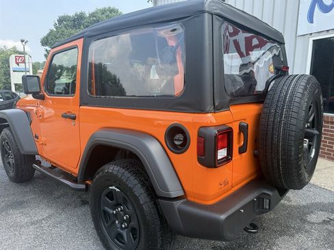 Used 2025 Jeep Wrangler Sport AWD/4WD image 10