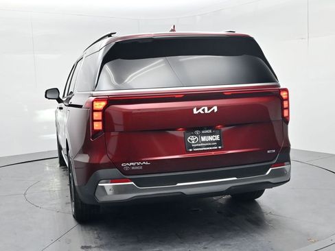 Used 2025 Kia Carnival SX image 6