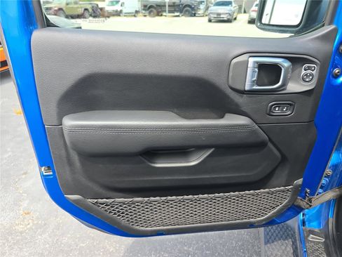 Used 2021 Jeep Wrangler Unlimited Sahara AWD/4WD image 18