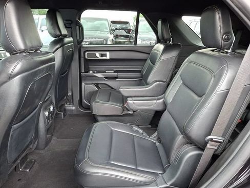 Used 2020 Ford Explorer XLT w/ Equipment Group 202A AWD/4WD image 10