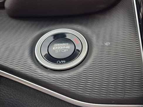 Certified 2025 Jeep Grand Cherokee Altitude AWD/4WD image 24