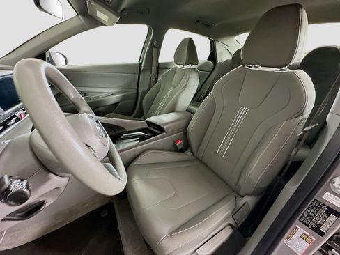 Used 2023 Hyundai Elantra SEL FWD image 13