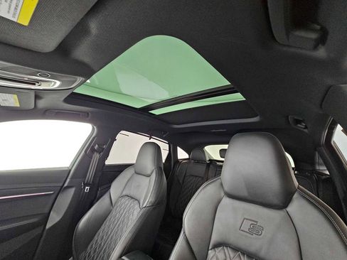 Used 2022 Audi e-tron S Prestige image 22