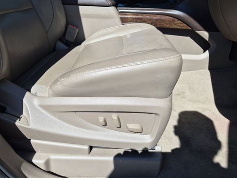 Used 2019 Chevrolet Suburban LT image 27