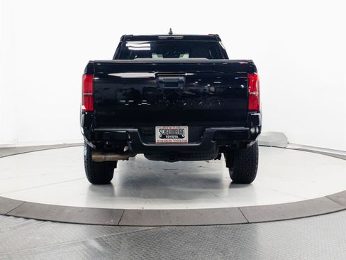 Certified 2024 Toyota Tacoma TRD Off-Road AWD/4WD image 9
