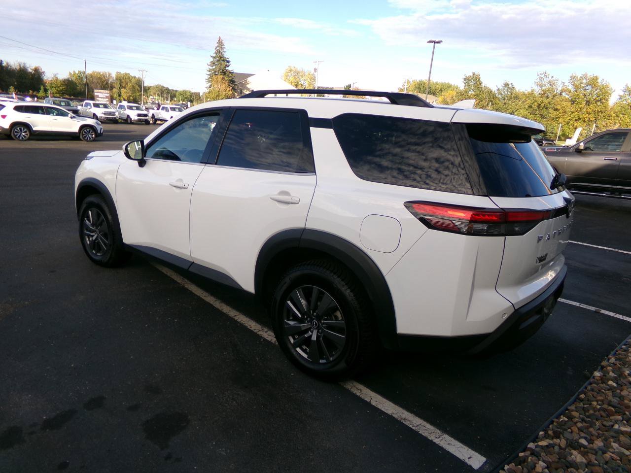 Used 2024 Nissan Pathfinder SV AWD/4WD image 8