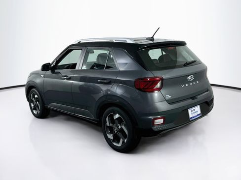 Used 2023 Hyundai Venue Limited FWD image 7