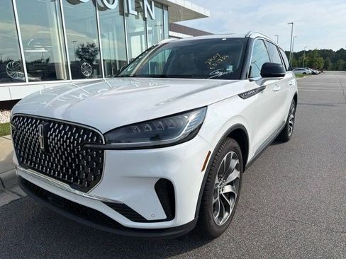 Used 2025 Lincoln Aviator 2WD image 33