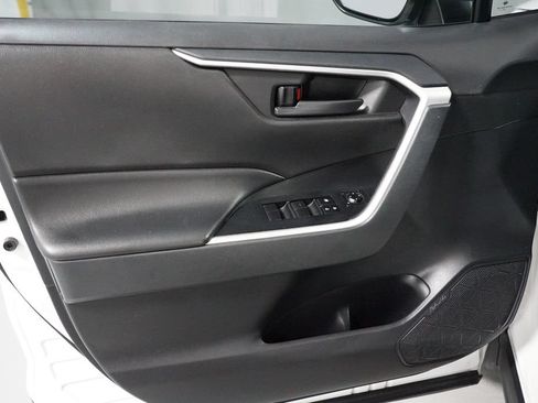Used 2021 Toyota RAV4 LE FWD image 26