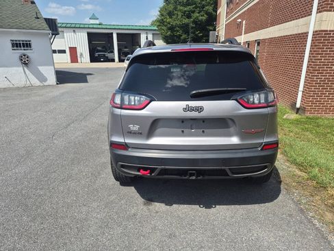 Used 2019 Jeep Cherokee Trailhawk AWD/4WD image 3