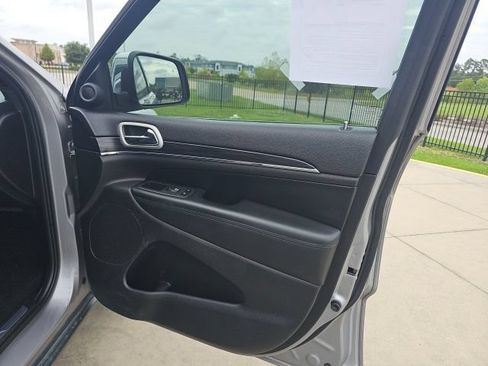 Used 2020 Jeep Grand Cherokee Limited w/ Luxury Group II RWD image 25