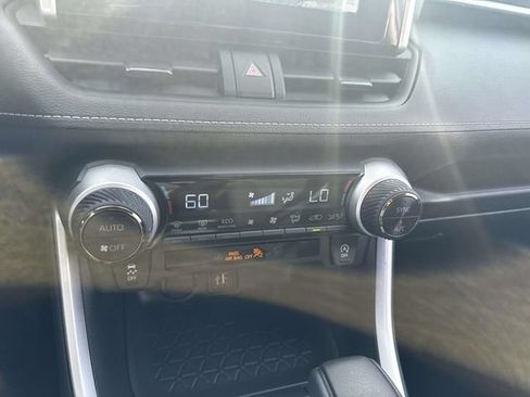 Used 2025 Toyota RAV4 XLE AWD/4WD image 22