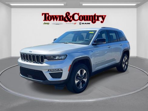 Used 2023 Jeep Grand Cherokee 4WD 4xe image 3