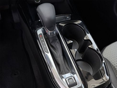 Certified 2025 Chevrolet Trax LT w/ LT Convenience Package image 21