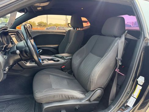 Used 2016 Dodge Challenger SXT RWD image 6