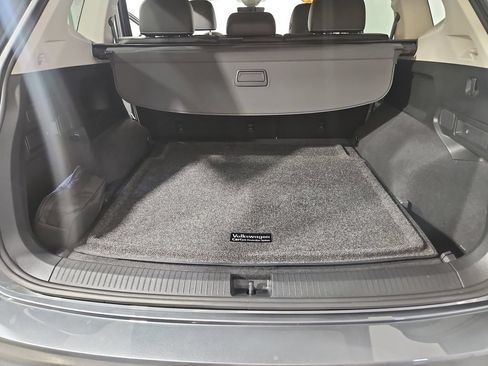 Used 2022 Volkswagen Tiguan SE AWD/4WD image 22