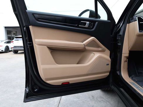 Used 2019 Porsche Cayenne AWD/4WD image 45
