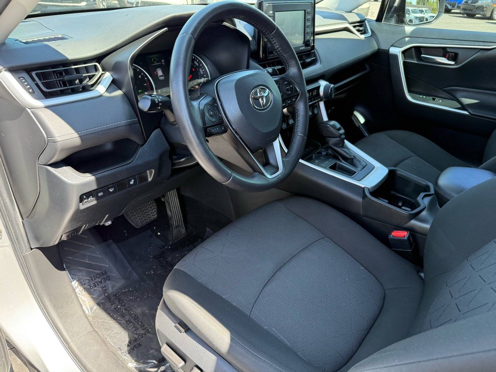 Used 2022 Toyota RAV4 XLE w/ XLE Grade Weather Package FWD image 12